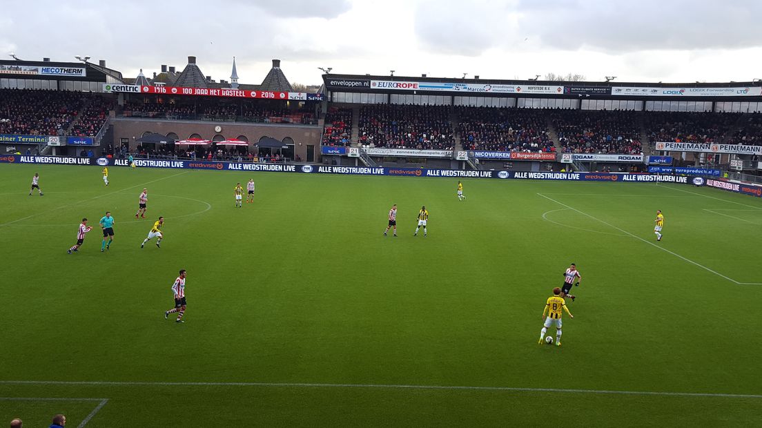Vitesse heeft voor het eerst dit seizoen twee keer op rij gewonnen. In een armetierig duel op Spangen tegen Sparta maakte Ricky van Wolfswinkel in de slotfase de enige goal. Daarmee sluit Vitesse weer aan bij de subtop.