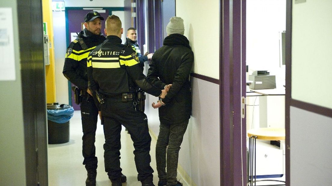 Politie houdt een man aan in een hotel in Vlaardingen