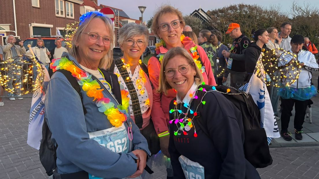 Deze deelnemers aan de Kust Lightrun zijn er helemaal klaar voor