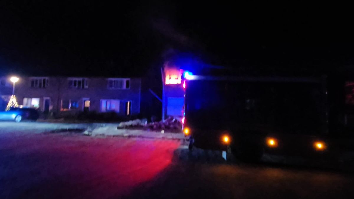 Explosies bij woningbrand Losser: politie zet omgeving ruim af