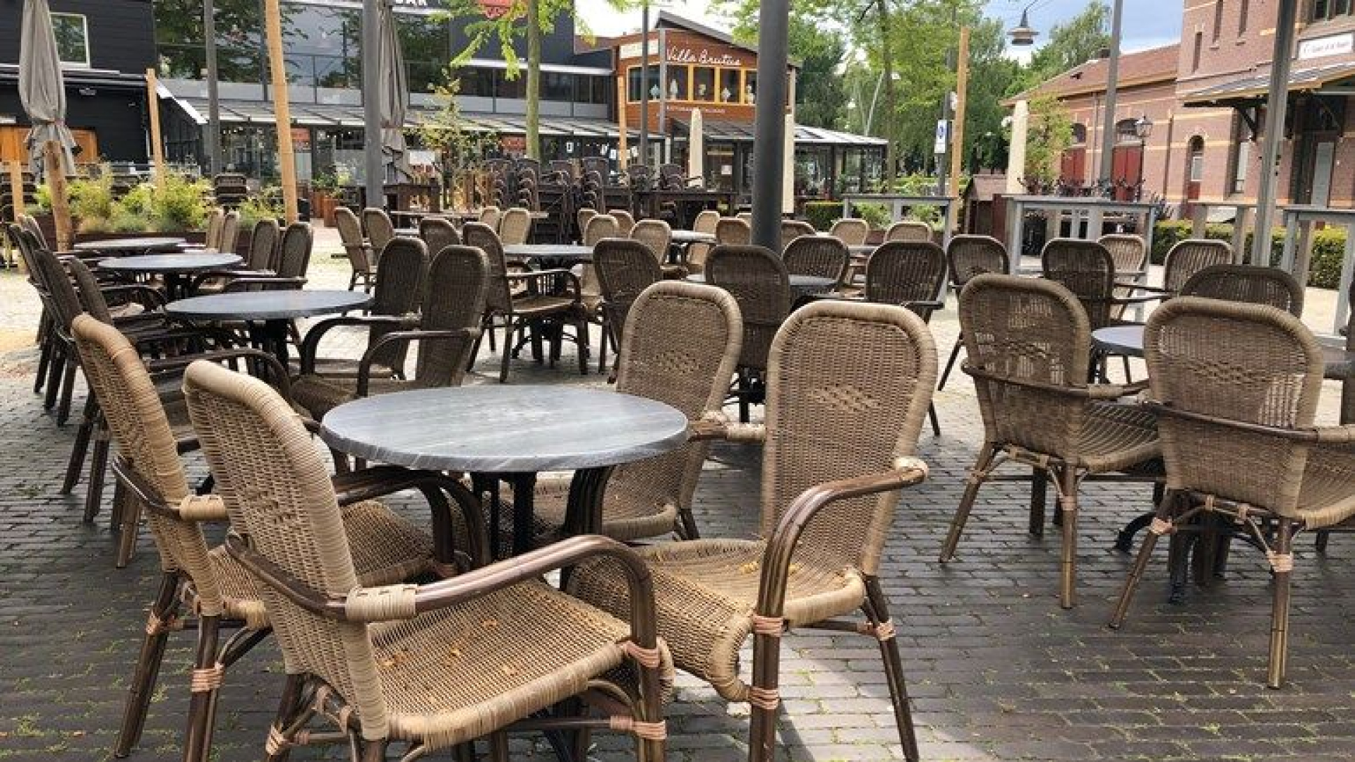 'Effe een terrasje pakken' in de toekomst steeds lastiger door jongerentekort