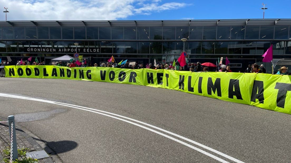 'Geen grote verstoringen' bij protest Extinction Rebellion bij Groningen Airport Eelde