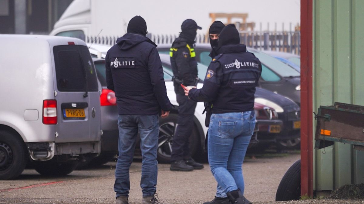Twee mannen aangehouden na grote inval in Geleen