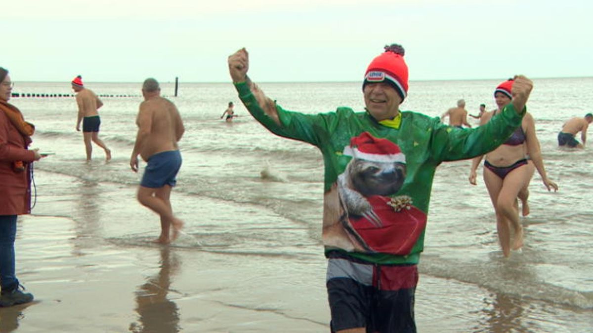 Nieuwjaarsduik in Breskens: met een frisse duik het nieuwe jaar in