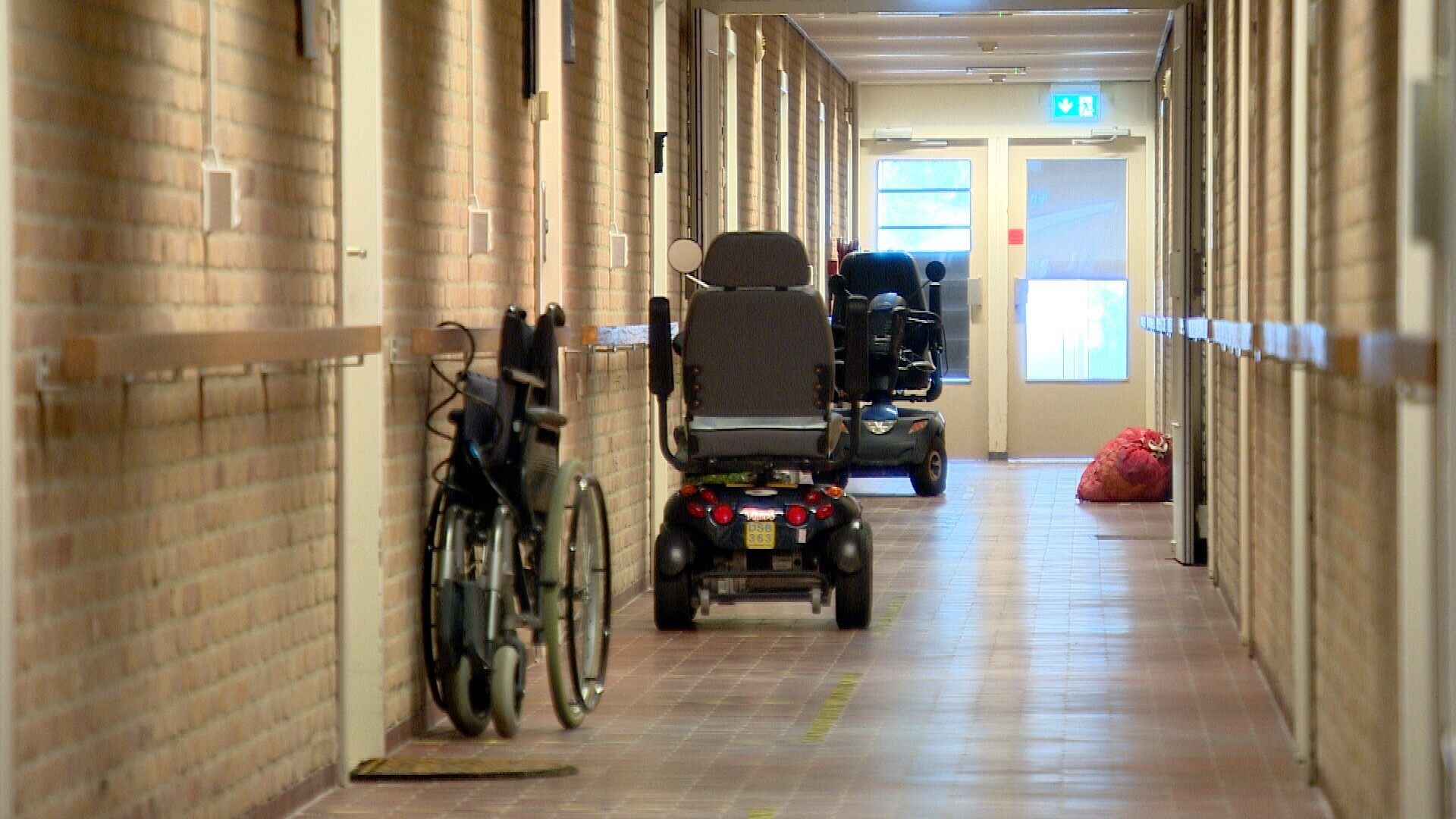 Brandgevaar op de gang: een leuk plantje mag best, maar je scootmobiel berg je beter op