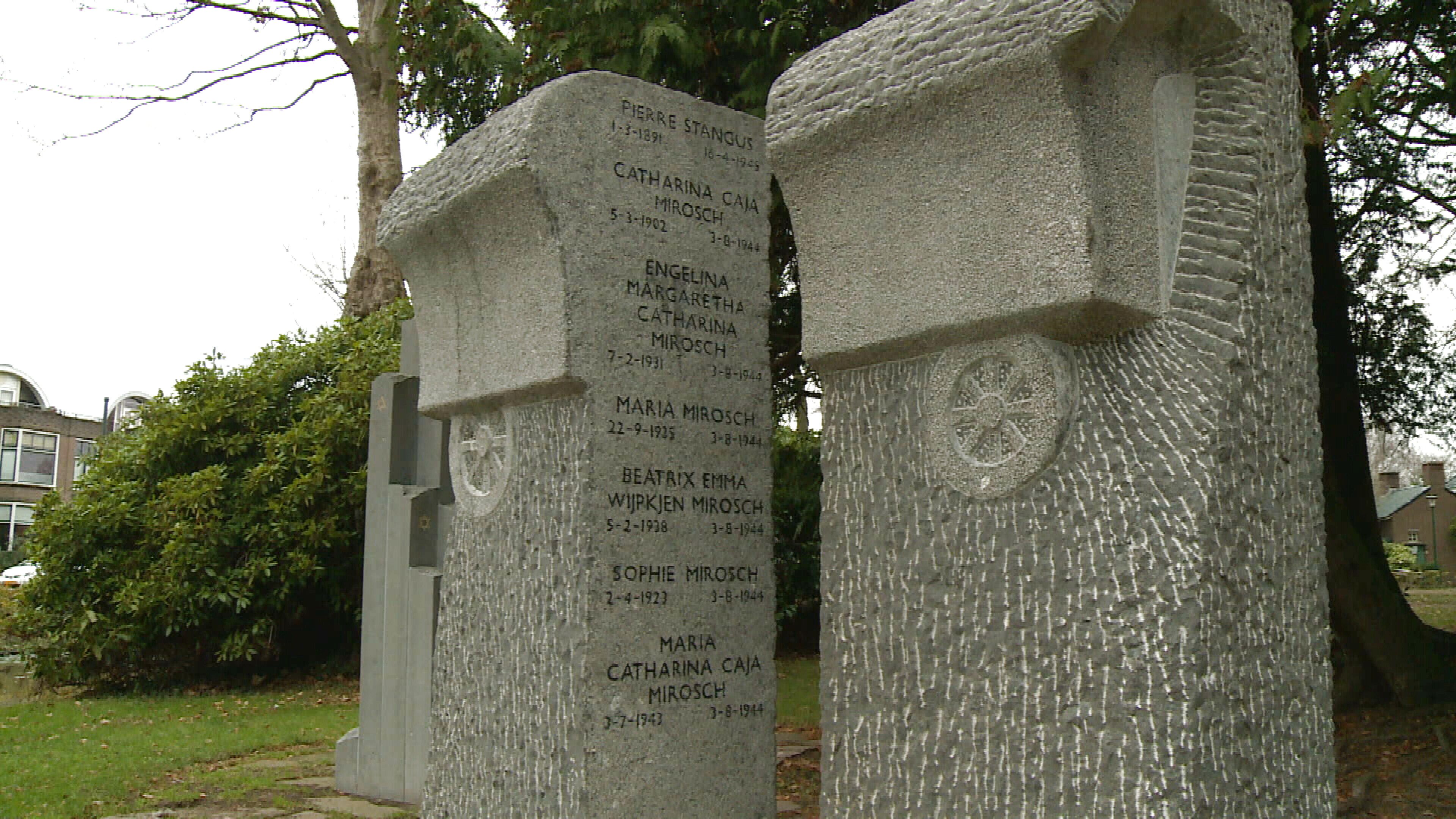 Het monument voor de Romafamilie Mirosch in Drachten, dat onlangs is verplaatst naar het Kiryat Onoplein