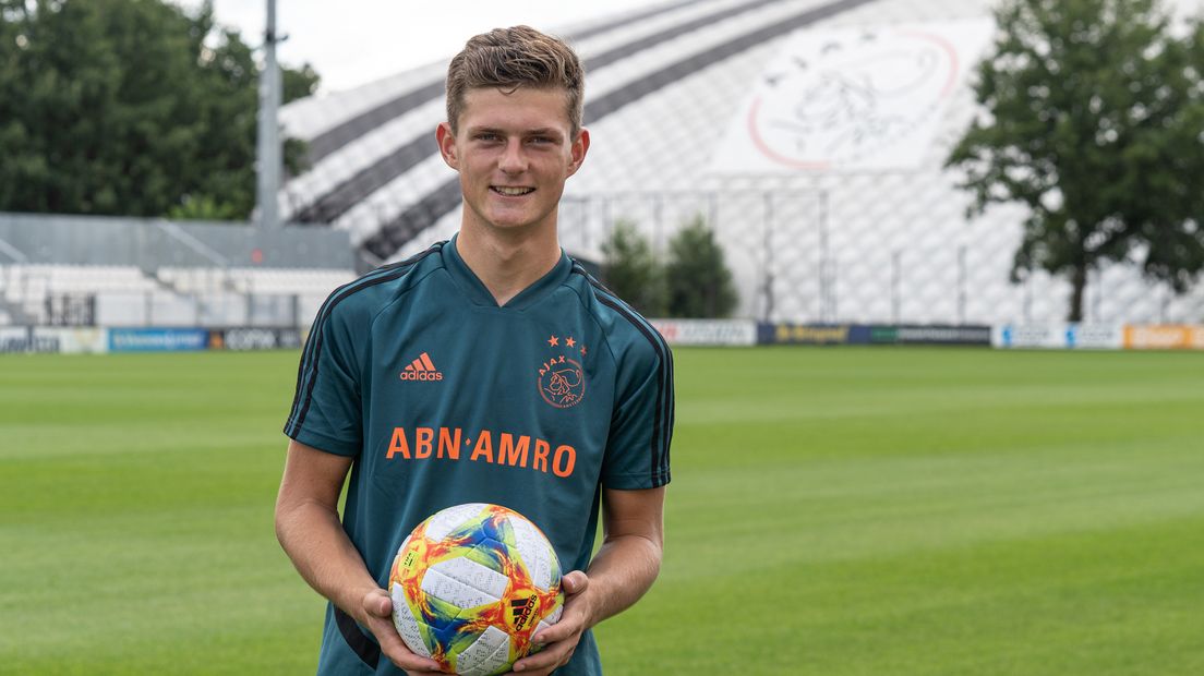 Voetballer Olivier Aertssen tekent een driejarig contract bij Ajax