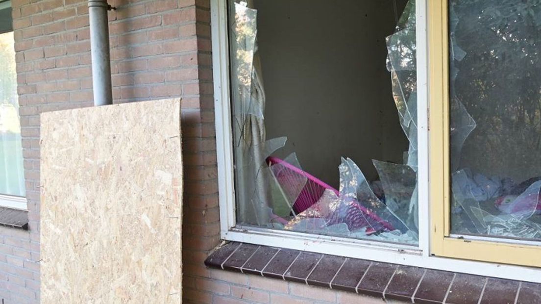 Vrouw (30) verliest hand nadat vuurwerk in slaapkamer is gegooid in Hengelo