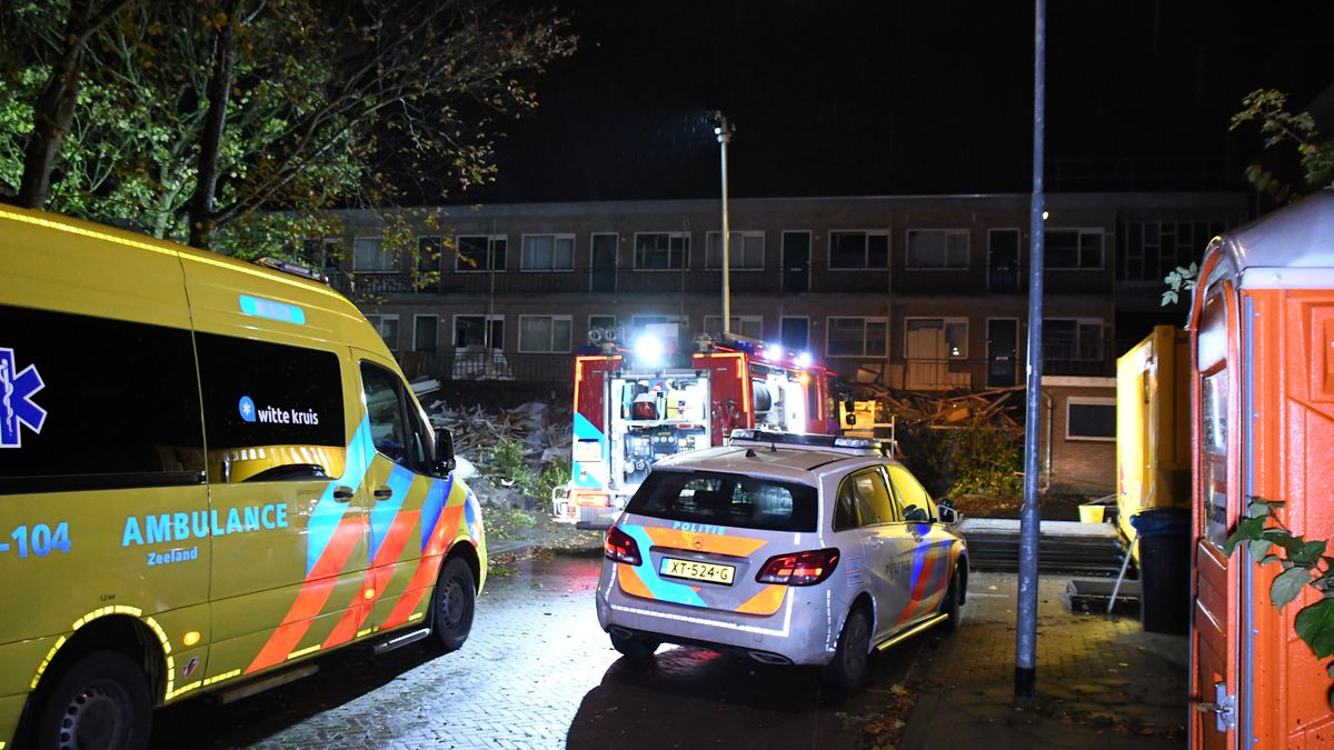 Hulpdiensten zijn uren in de weer met sloophamer om 'vermiste' man in kruipruimte