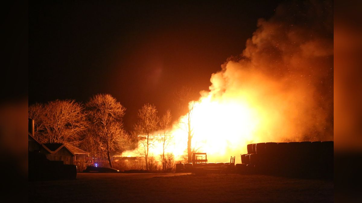 Woningbrand in Klooster-Lidlum, brandweer ter plaatse