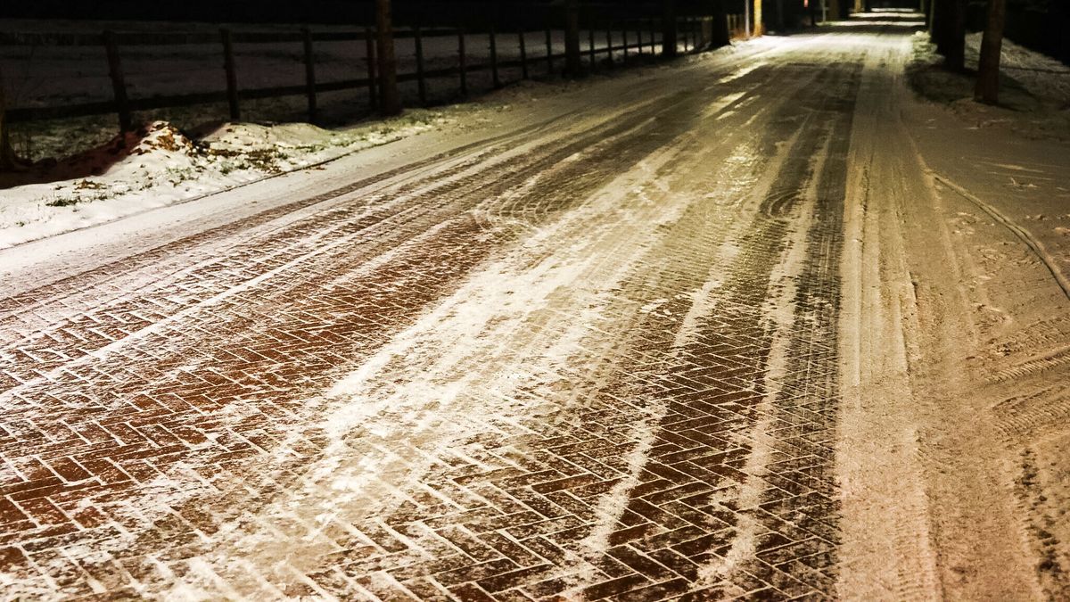 Nog tot morgen code geel voor plaatselijke gladheid | Politie doet aanhoudingen in Heerenveen