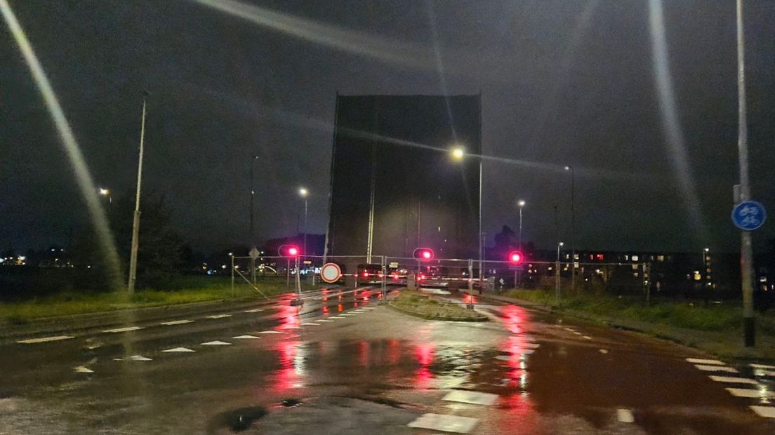 De defecte brug bij de Oostersluis