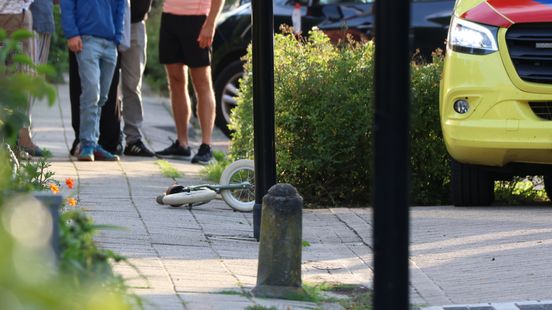 Jong kind overleden na aanrijding in Boskamp. Jong kind overleden na aanrijding in Boskamp.