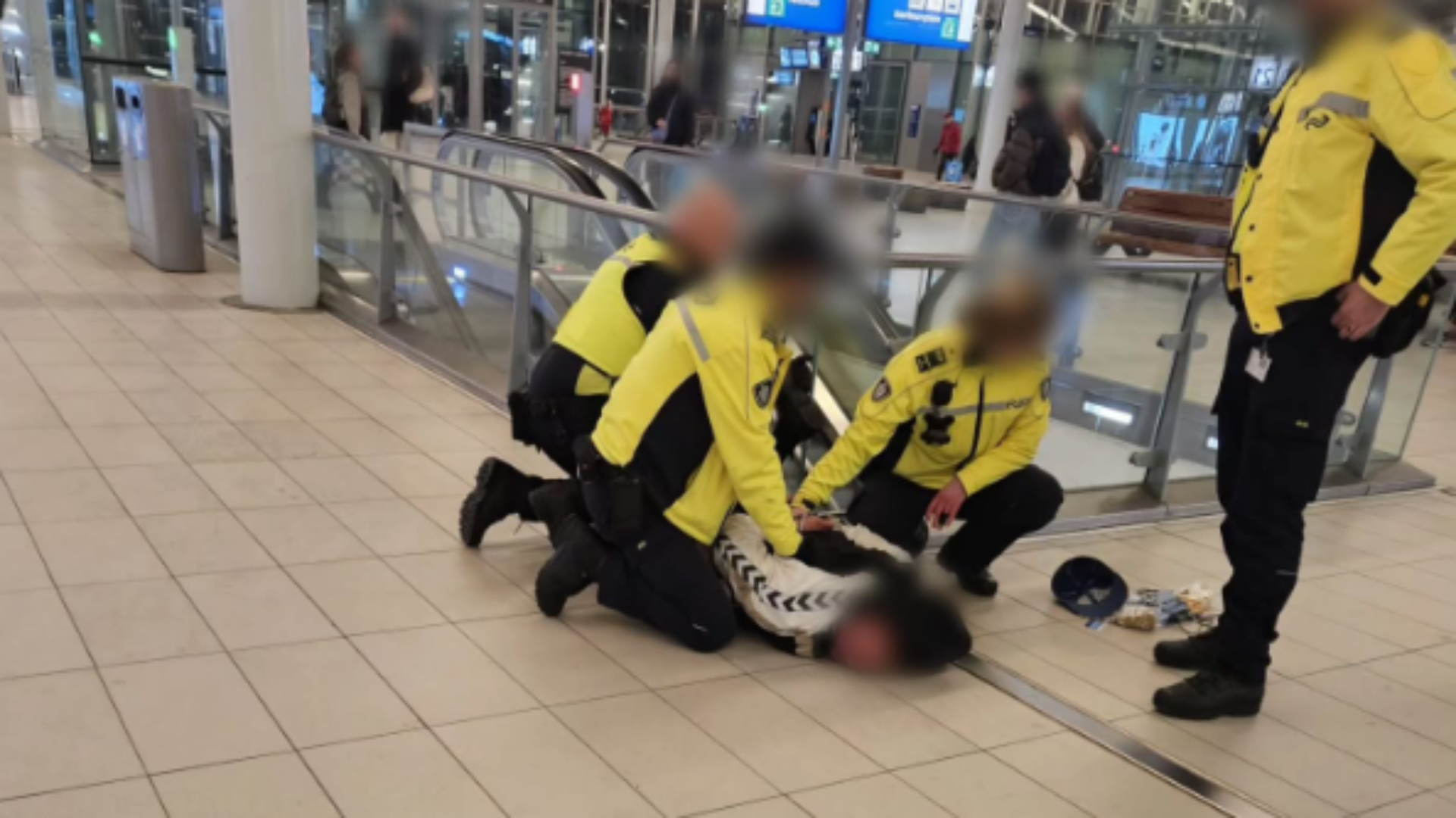Veiligheidsmedewerker mishandeld door dronken reiziger op Utrecht Centraal