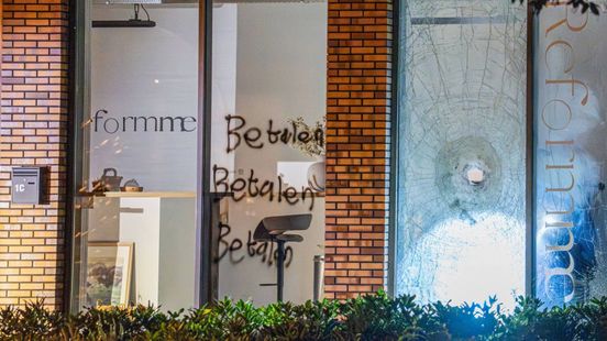 Explosie bij pilatesstudio · auto in sloot