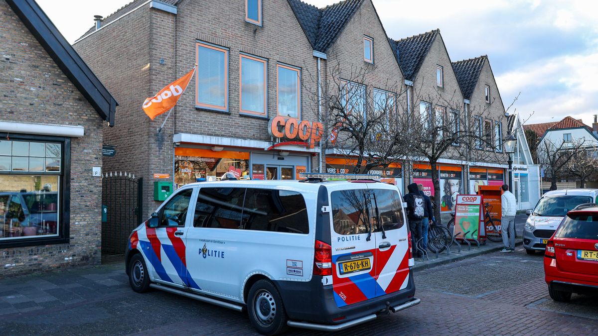 Supermarkt overvallen door mannen met mes