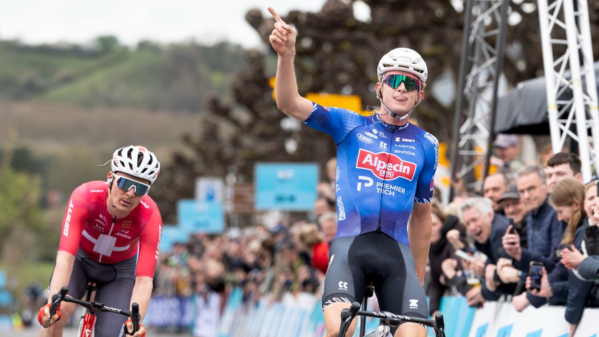 Tibor Del Grosso wint wielerklassieker NXT Classic in Eijsden