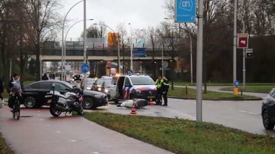 112 Nieuws | Scooterrijdster aangereden door auto in Zwolle. 112 Nieuws | Scooterrijdster aangereden door auto in Zwolle.