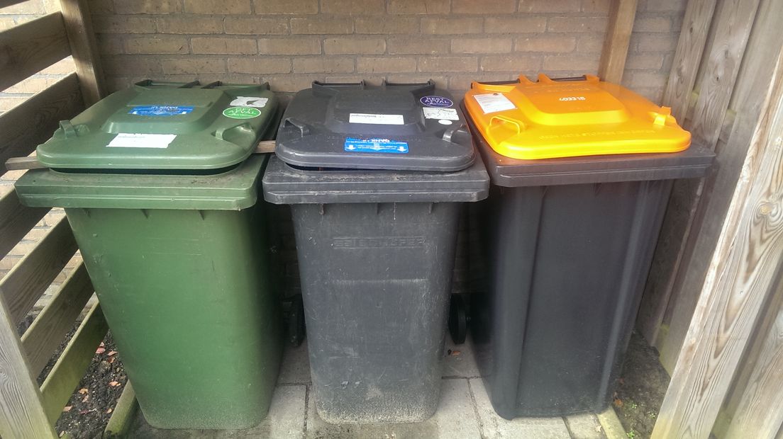 De container met de oranje klep is nieuw
(Rechten: Herman van Oost/Van Oost Media)