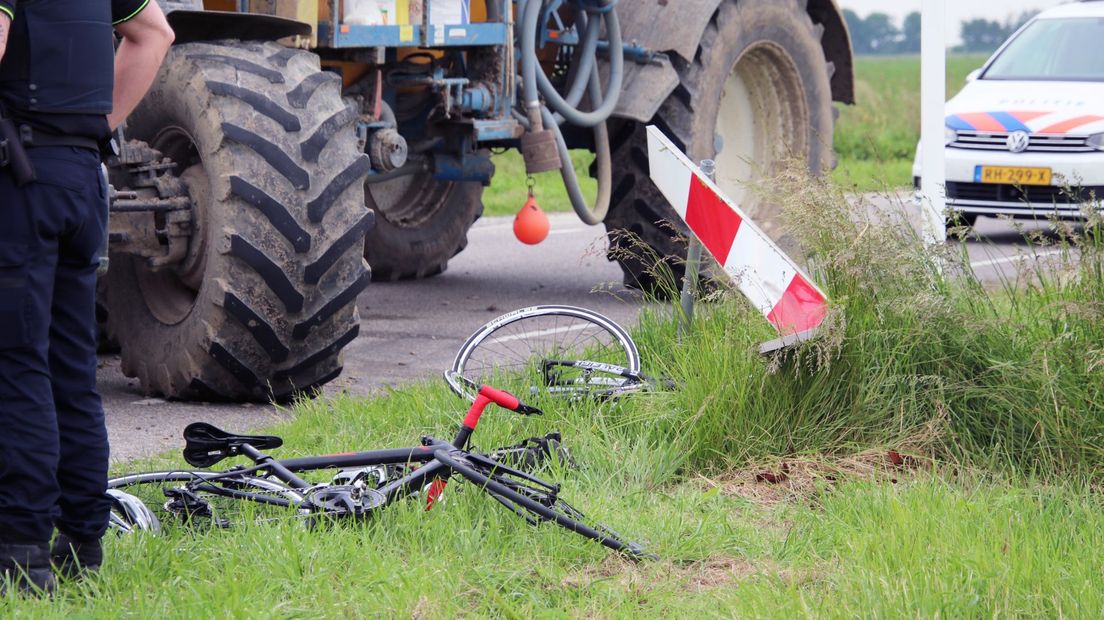 Wielrenster gewond bij aanrijding met trekker in Wolphaartsdijk hvz2