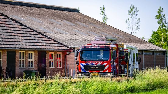 Hooi vliegt in brand in boerderijschuur