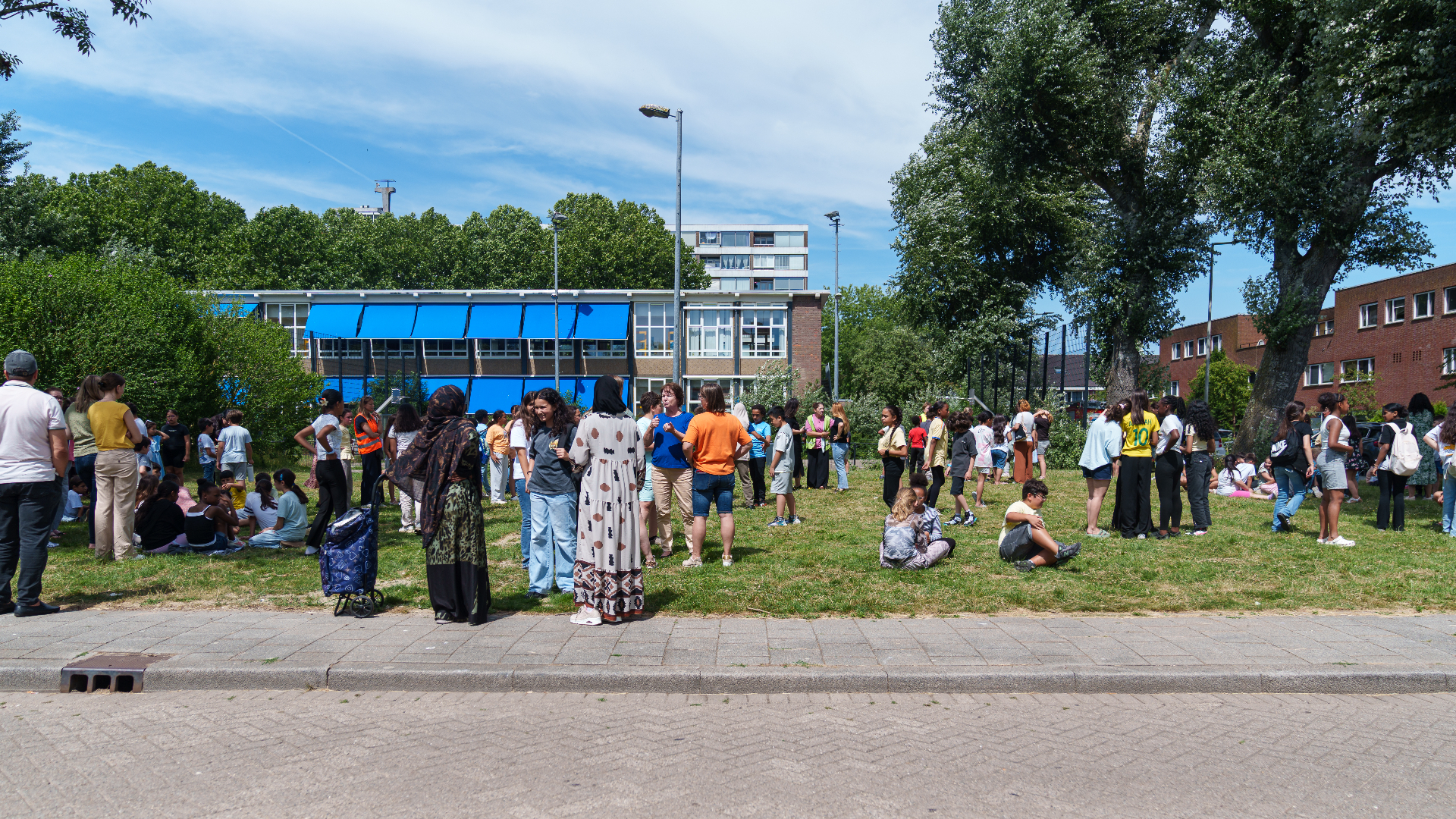 Het kleine brandje had grote gevolgen: de ruim honderd leerlingen moesten allemaal de school uit.
