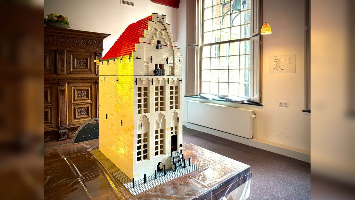 Oudste pand in Zierikzee nagebouwd met LEGO-blokjes