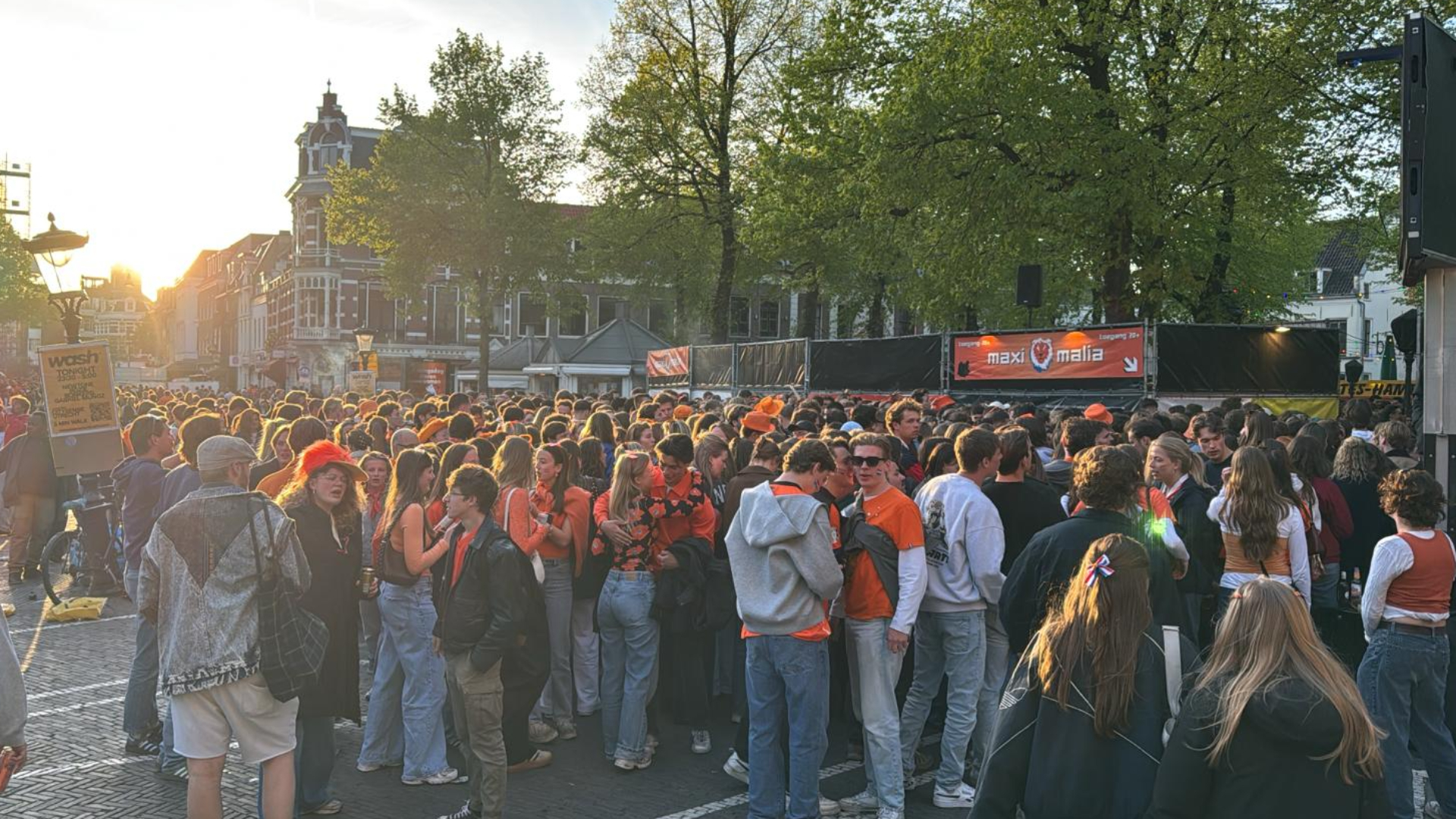 Janskerkhof in Utrecht is vol, gemeente roept op om plein te mijden