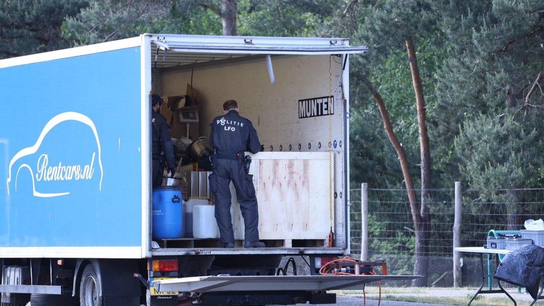 De vrachtwagen kreeg een stopteken.