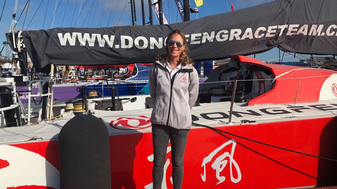 Carolijn Brouwer in de haven van Scheveningen voor de Dongfeng, winnaar Volvo Ocean Race 2018