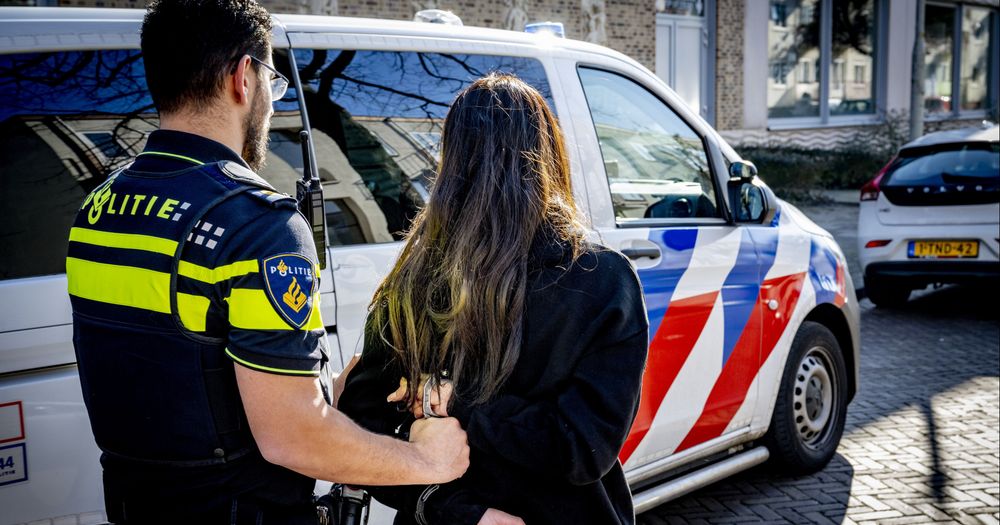 Man En Vrouw Laten Zwaargewonde Man 49 Achter Op Straat Na Mishandeling Omroep West 9329