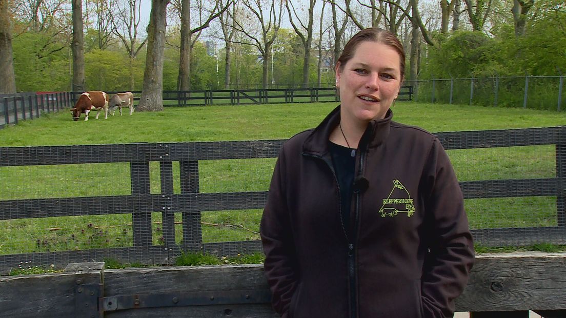 Beheerder Milly Kooger van kinderboerderij De Klepperhoeve in Middelburg