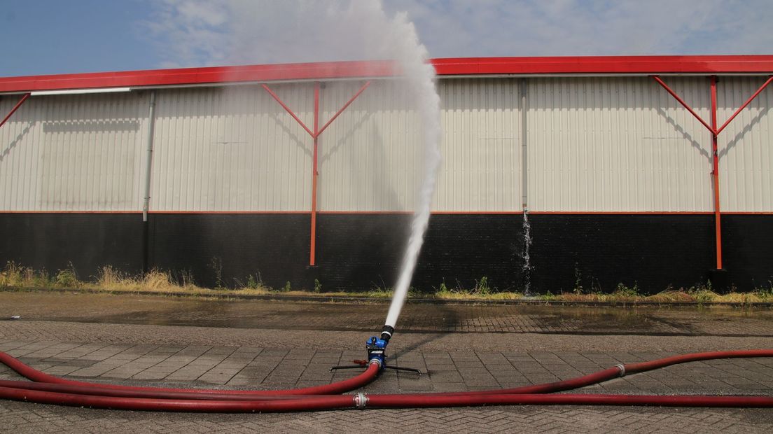 Met water werd het platte dak gekoeld