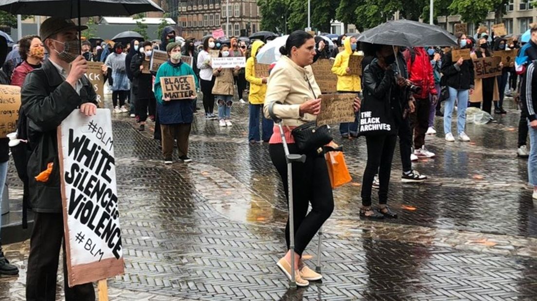 In Arnhem hielden deelnemers aan het anti-racismeprotest afstand van elkaar.