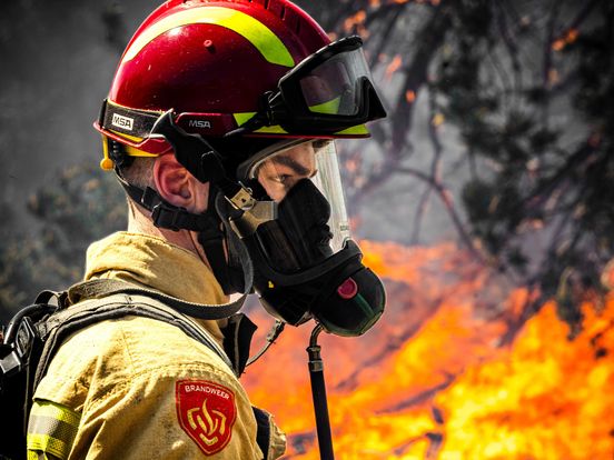 Dit moet je doen bij een natuurbrand: 'Komt brand uit het noorden, loop dan niet naar het zuiden'