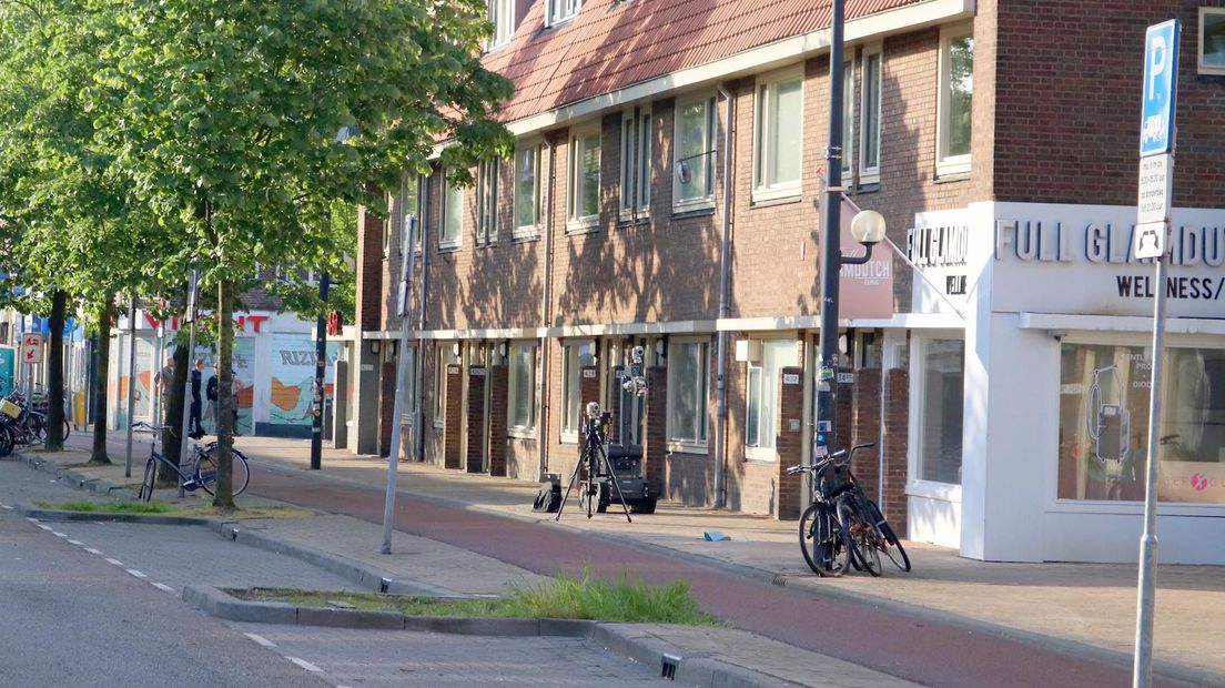 De EOD doet onderzoek voor het pand aan de Amsterdamsestraatweg.