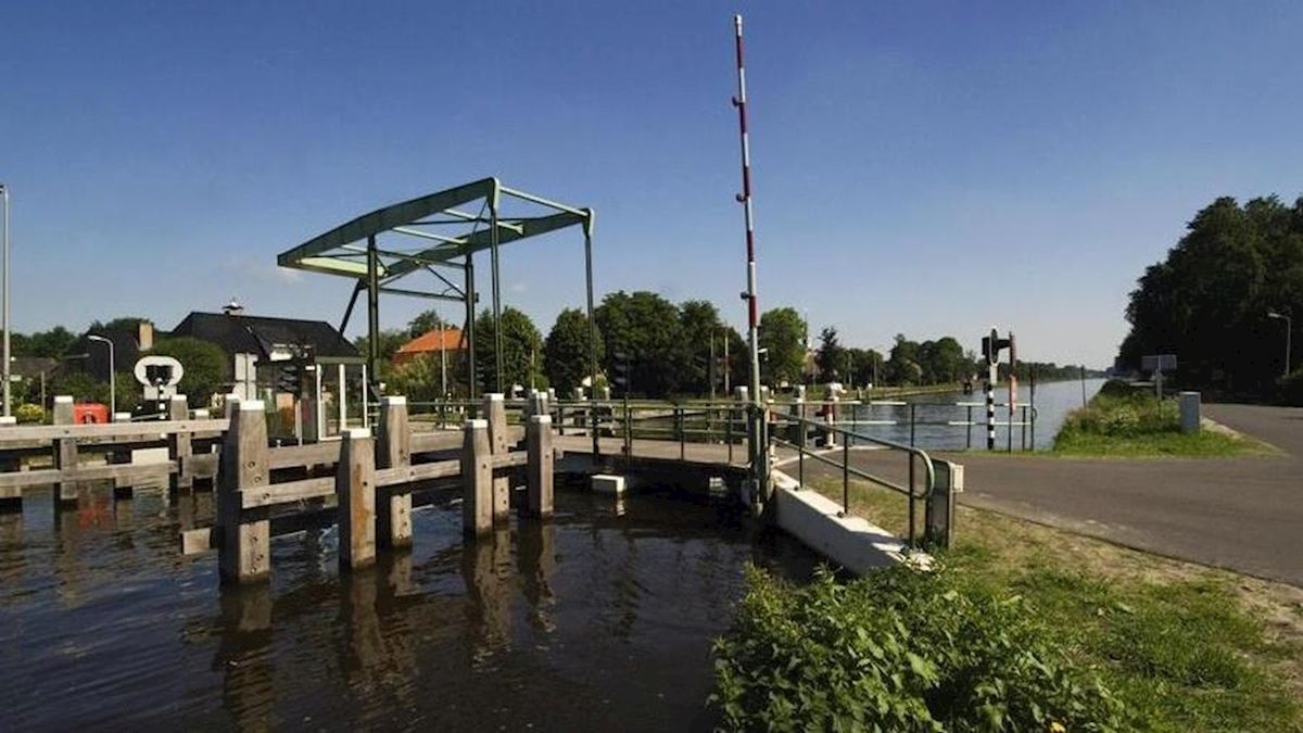 Brug Beerzerveld ligt er half jaar uit