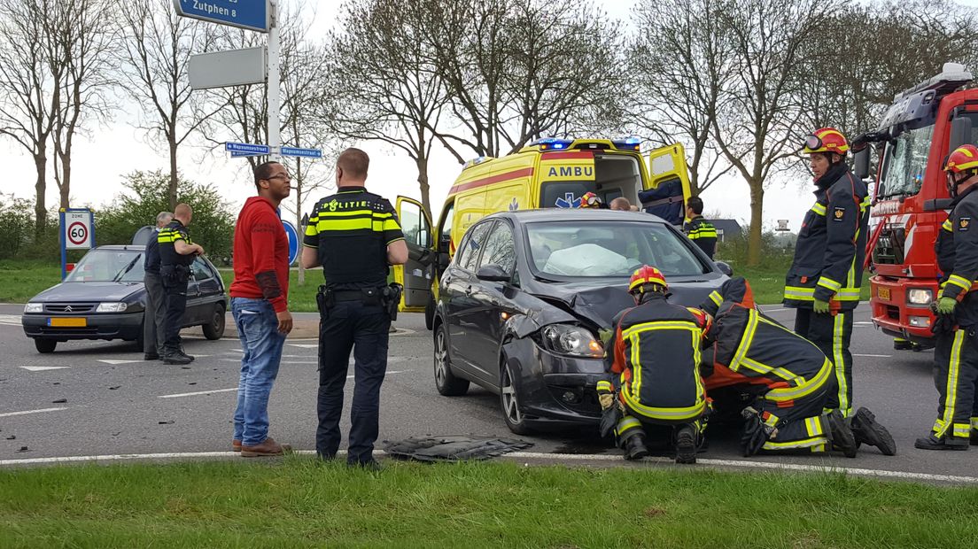 Op de Wapsumsestraat (N345) bij Brummen is zondagmiddag een automobiliste gewond geraakt bij een aanrijding. Volgens de politie ter plaatse gaat het om een vrouw van 97.