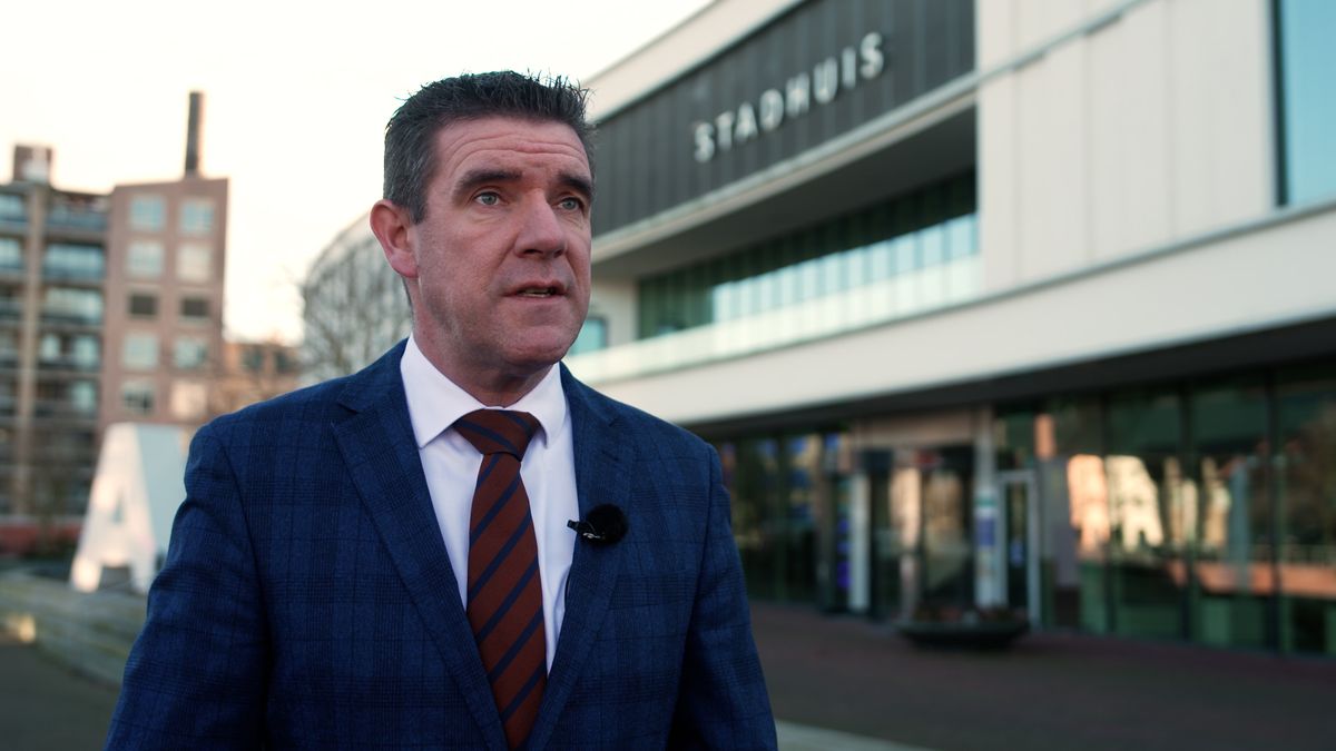 Opvang van 20 nareizigers zet Almelo weer tegenover minister: 'Onacceptabel'