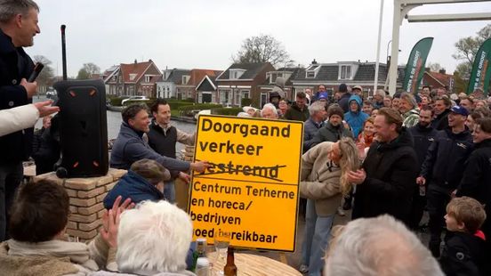 Feestelijke opening van de brug over de Alde Sânsleat in Terherne: "Het is fantastisch" Nieuws