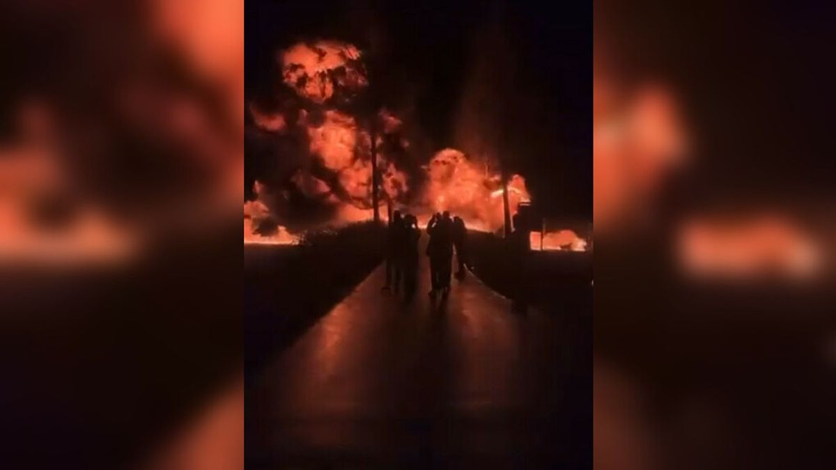 Vuurwerkbom zorgt voor vlammenzee in Krabbendijke