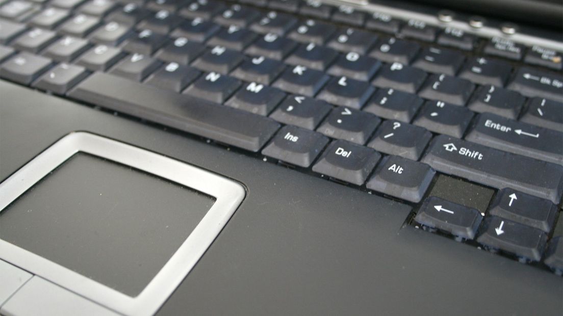 Laptops lagen vaak goed zichtbaar in de huizen