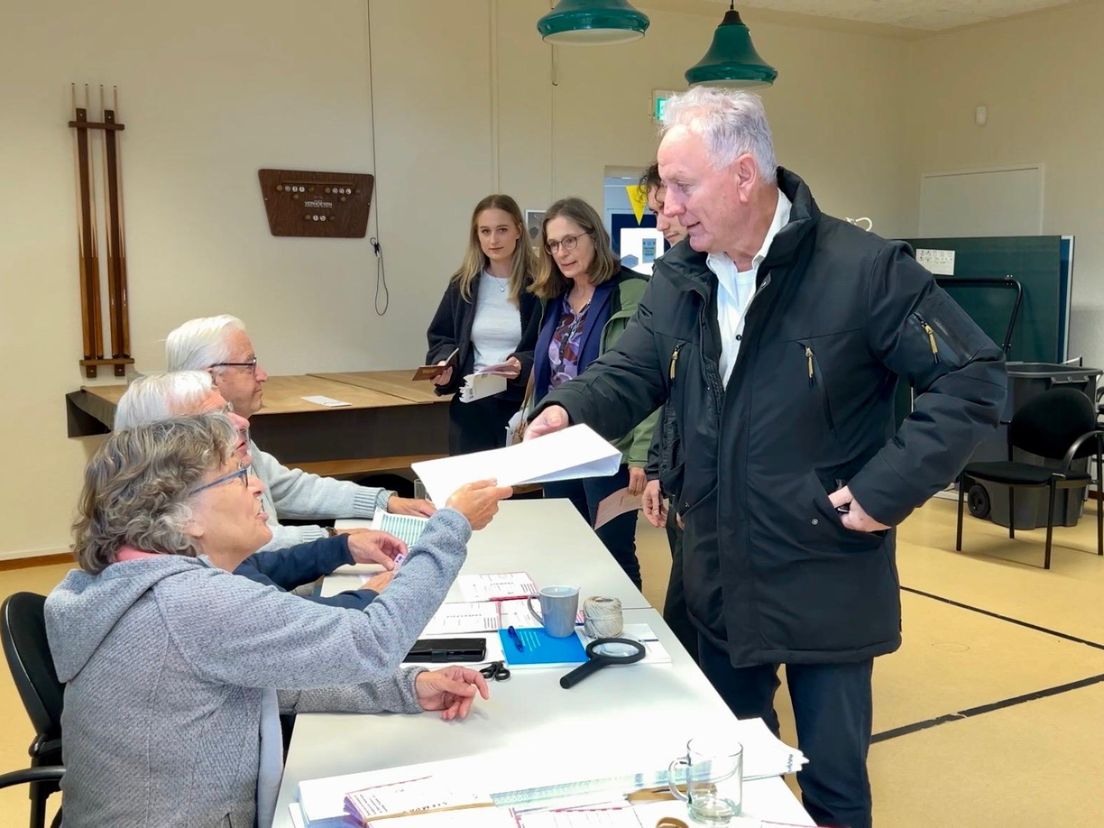 Jan Struijs bracht woensdag zijn stem uit in Hellevoetsluis: hij ziet zijn partij terugkeren in de Tweede Kamer.