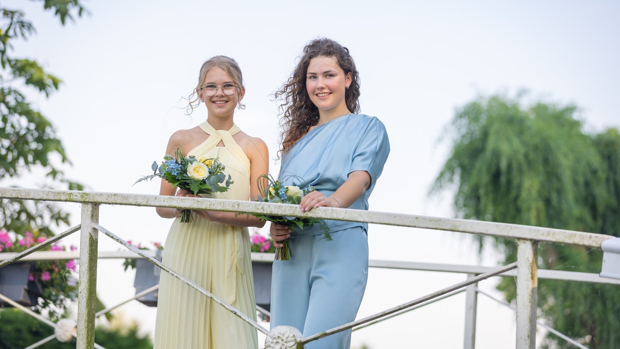 Knikkerprinses Maureen (L) en Knikkerkoningin Elise (R) 