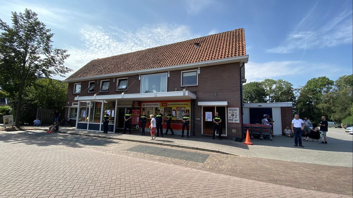 Eigenaar supermarkt in Noord Deurningen sluit winkel toch