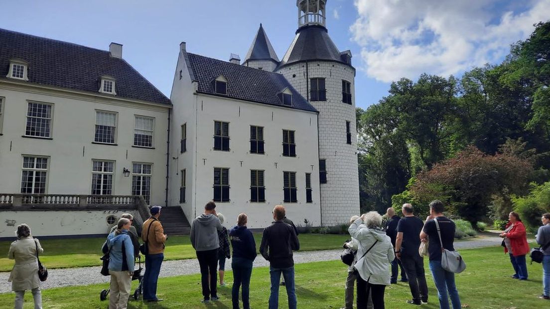 Bezoekers bij kasteel Wisch