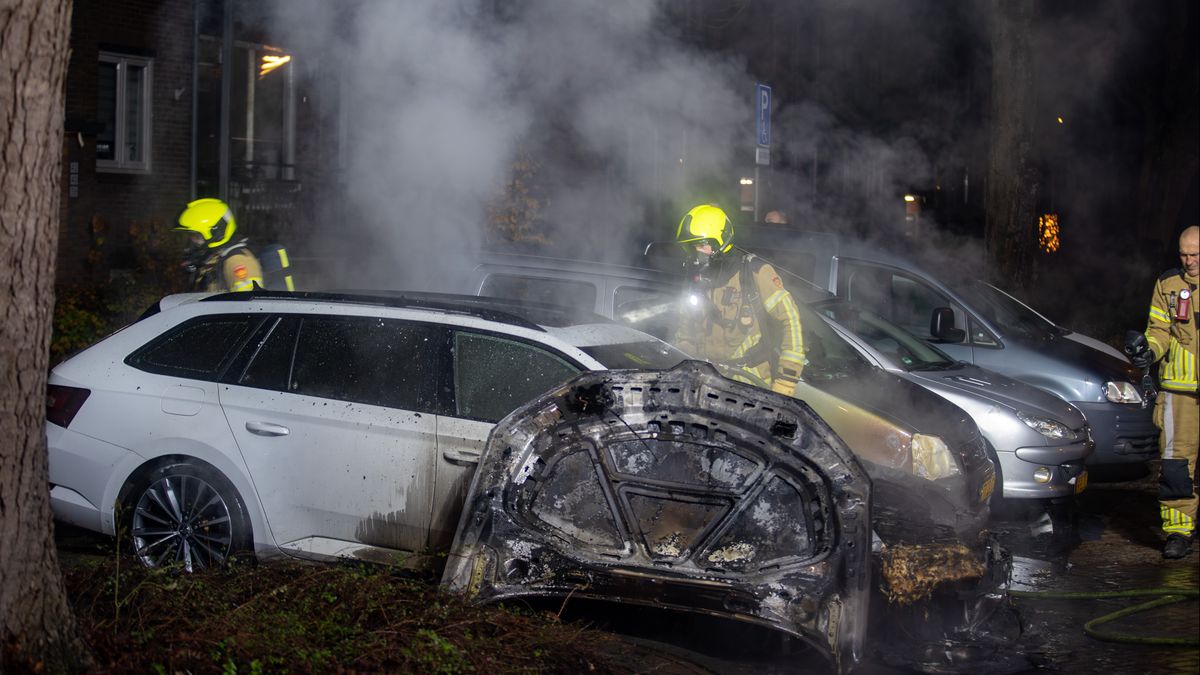 112 Nieuws: Derde autobrand in week tijd aan westkant van Deventer