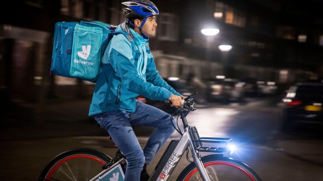 Maaltijdbezorgers mogen na 21.00 uur nog wel op straat zijn