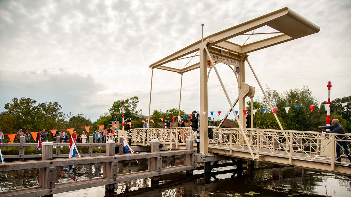 Hekendorp heeft weer een eigen brug over de Hollandse IJssel