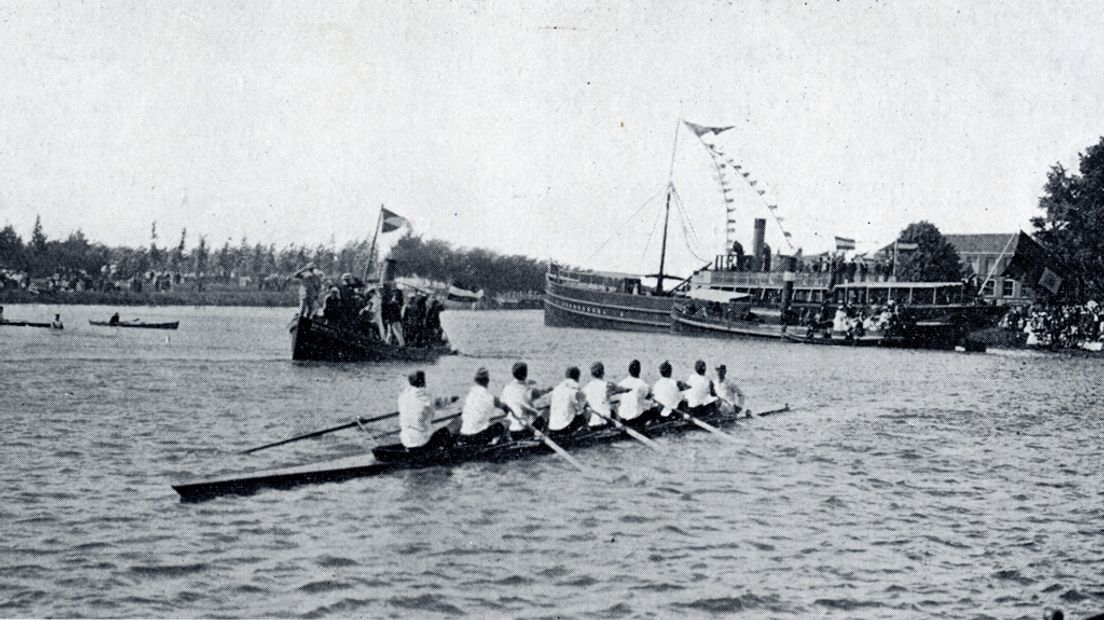 Roeiers van Triton voeren al in 1905 door het Merwedekanaal.